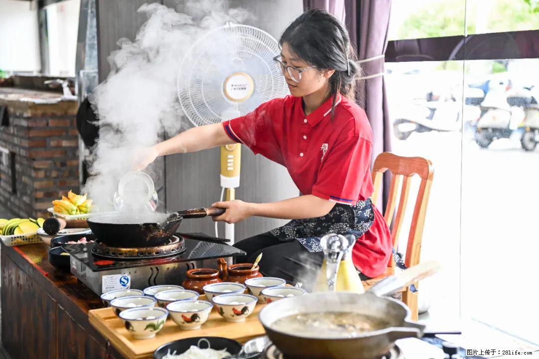全网追的“扁担女孩”，找了一份暑假工，时薪12元 - 宁德生活资讯 - 宁德28生活网 nd.28life.net